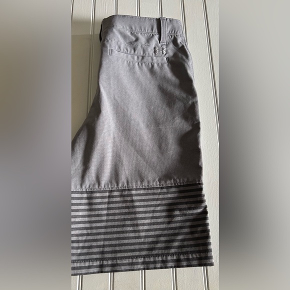 UNDER ARMOUR youth size 14 shorts with adjustable waist - Picture 4 of 7